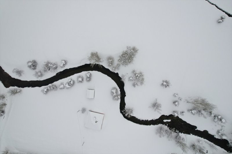 Ovacık'taki çiftçilerin 2 metrelik kar bereketinden manzaralar
