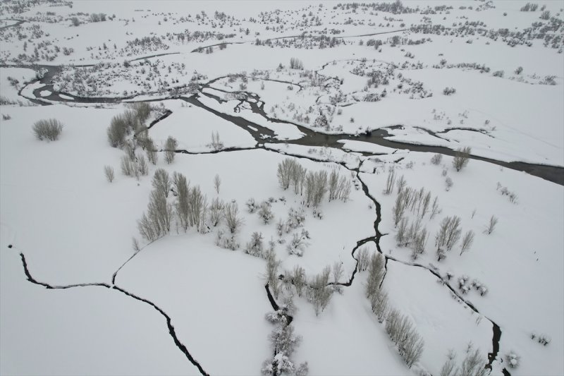 Ovacık'taki çiftçilerin 2 metrelik kar bereketinden manzaralar