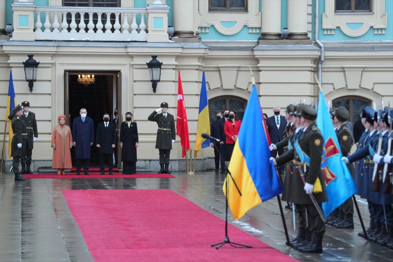 Cumhurbaşkanı Erdoğan Ukrayna'da törenle karşılandı