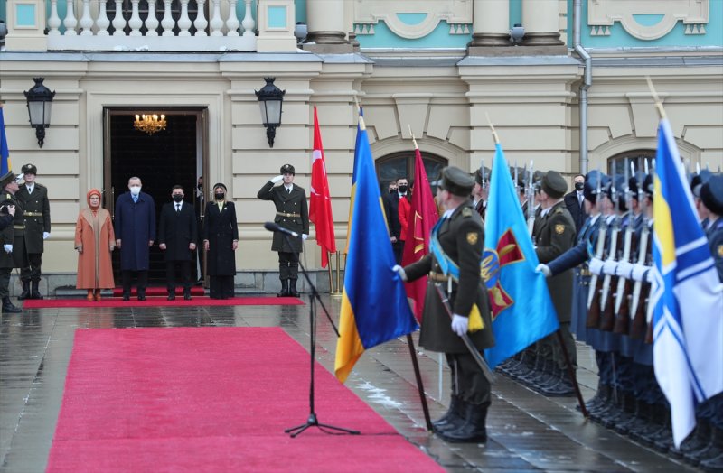 Cumhurbaşkanı Erdoğan Ukrayna'da törenle karşılandı