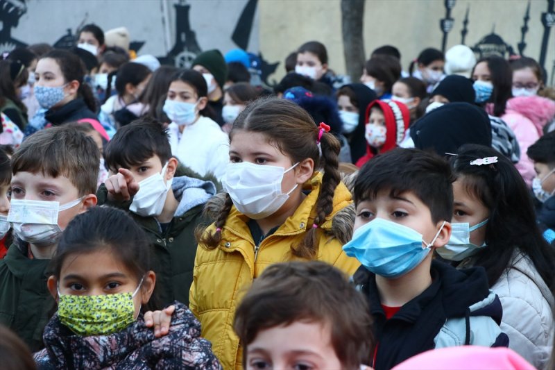 Okullarda dönemin ilk gününden kareler