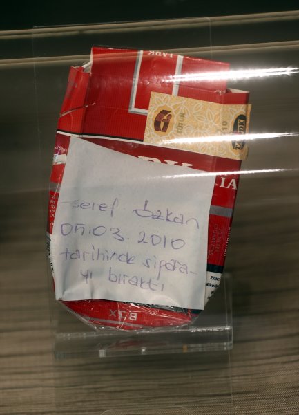 Cumhurbaşkanı Erdoğan'ın topladığı sigara paketlerinden kareler