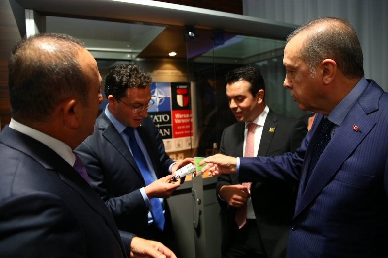 Cumhurbaşkanı Erdoğan'ın topladığı sigara paketlerinden kareler