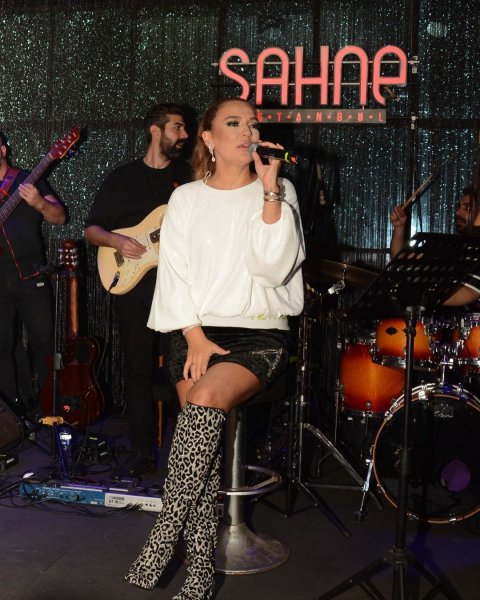 Demet Akalın'ın sahne kostümleri