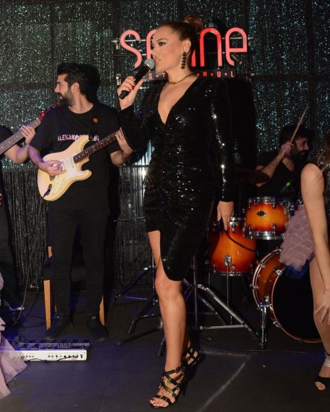 Demet Akalın'ın sahne kostümleri