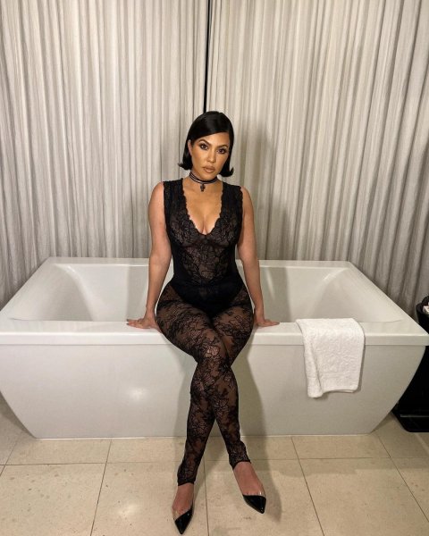 Kourtney Kardashian'ın cesur pozları