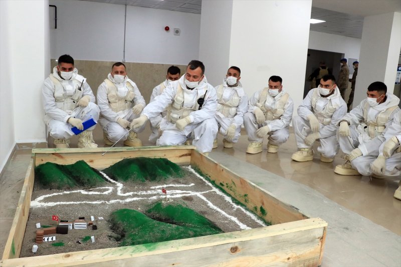 Fıratlar, karlı Munzur ve Mercan'ı teröristlere 'dar' ediyor