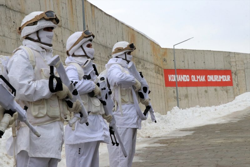 Fıratlar, karlı Munzur ve Mercan'ı teröristlere 'dar' ediyor