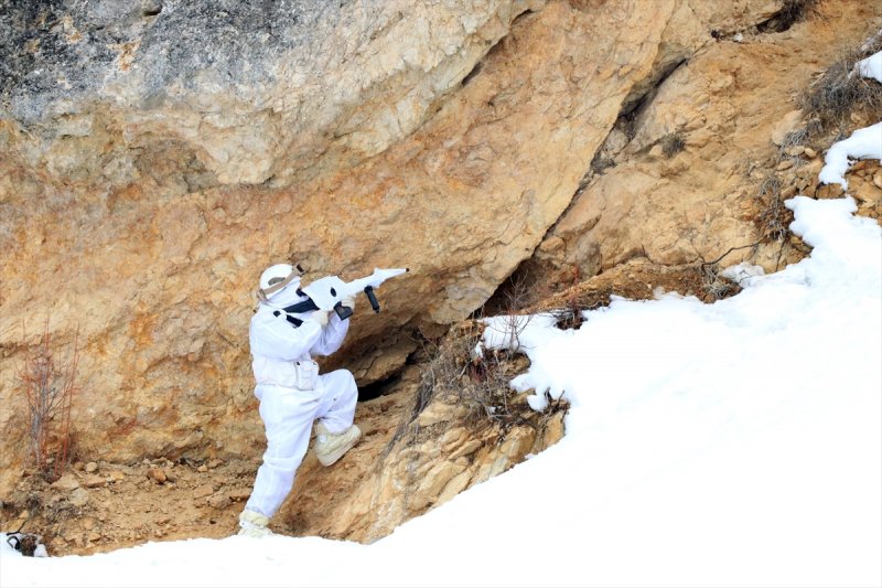 Fıratlar, karlı Munzur ve Mercan'ı teröristlere 'dar' ediyor