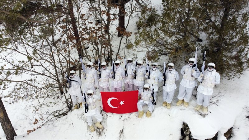 Fıratlar, karlı Munzur ve Mercan'ı teröristlere 'dar' ediyor
