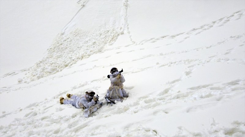 Fıratlar, karlı Munzur ve Mercan'ı teröristlere 'dar' ediyor