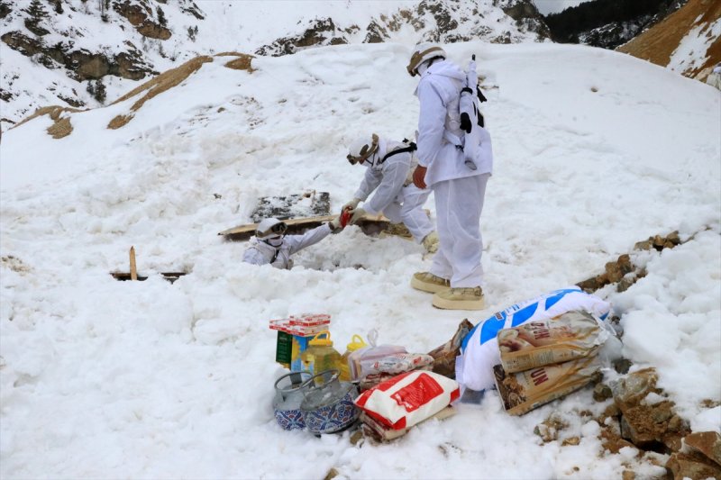 Fıratlar, karlı Munzur ve Mercan'ı teröristlere 'dar' ediyor