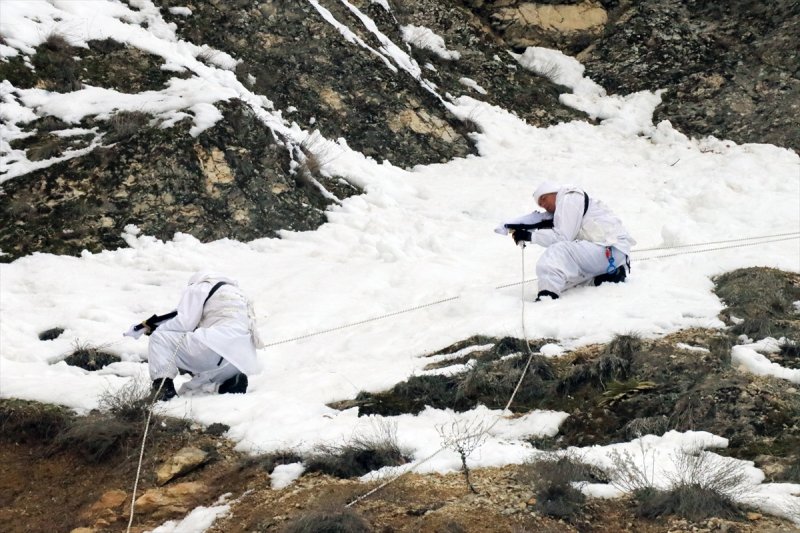 Fıratlar, karlı Munzur ve Mercan'ı teröristlere 'dar' ediyor