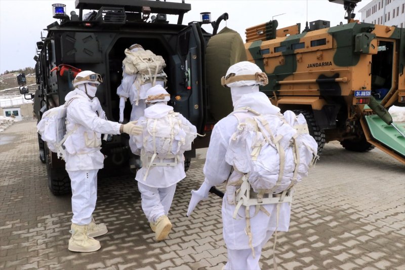 Fıratlar, karlı Munzur ve Mercan'ı teröristlere 'dar' ediyor