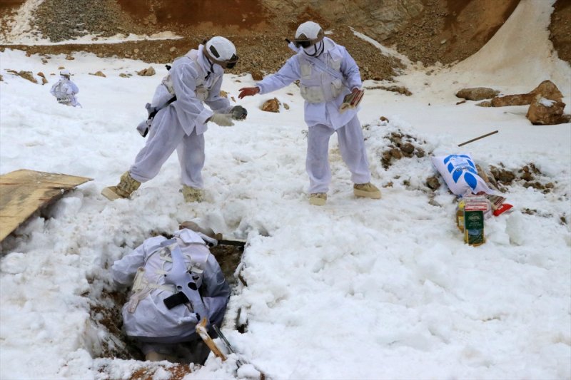 Fıratlar, karlı Munzur ve Mercan'ı teröristlere 'dar' ediyor