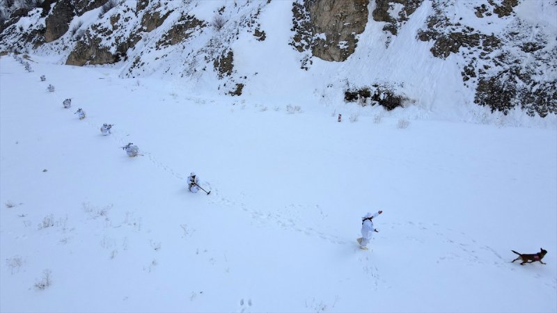 Fıratlar, karlı Munzur ve Mercan'ı teröristlere 'dar' ediyor