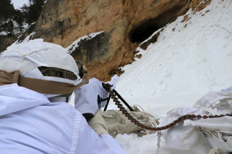 Fıratlar, karlı Munzur ve Mercan'ı teröristlere 'dar' ediyor