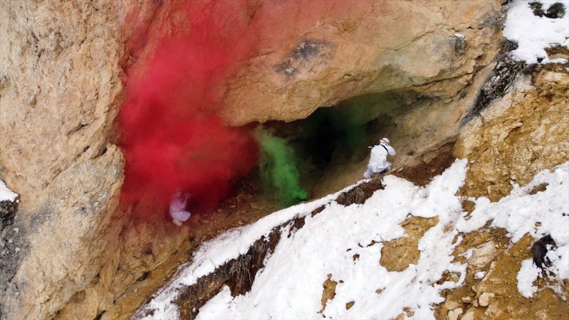 Fıratlar, karlı Munzur ve Mercan'ı teröristlere 'dar' ediyor