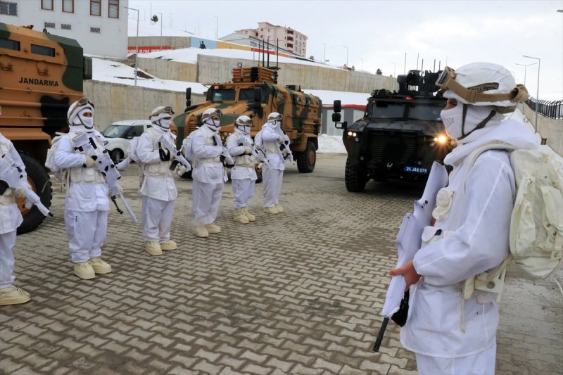 Fıratlar, karlı Munzur ve Mercan'ı teröristlere 'dar' ediyor