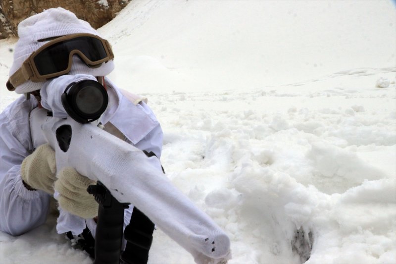 Fıratlar, karlı Munzur ve Mercan'ı teröristlere 'dar' ediyor