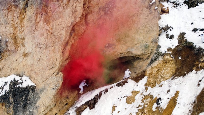 Fıratlar, karlı Munzur ve Mercan'ı teröristlere 'dar' ediyor