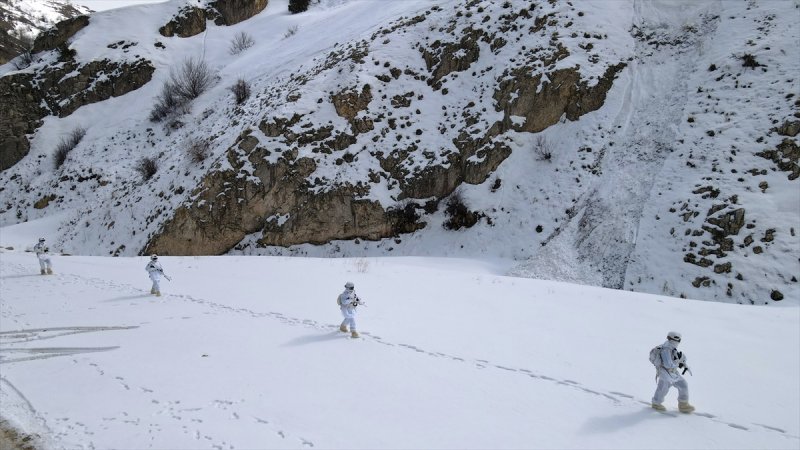 Fıratlar, karlı Munzur ve Mercan'ı teröristlere 'dar' ediyor
