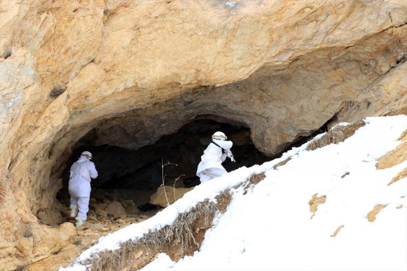 Fıratlar, karlı Munzur ve Mercan'ı teröristlere 'dar' ediyor