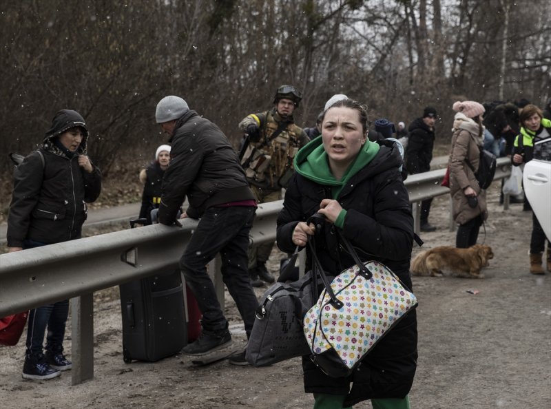 Çatışmaların arasında tahliye edilen Ukraynalıların kareleri