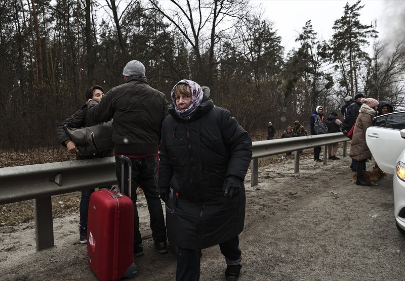 Çatışmaların arasında tahliye edilen Ukraynalıların kareleri