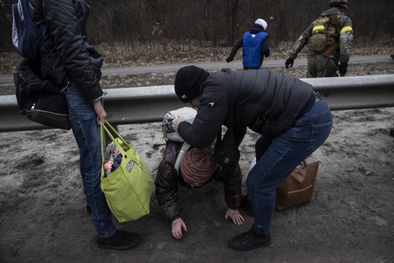 Çatışmaların arasında tahliye edilen Ukraynalıların kareleri