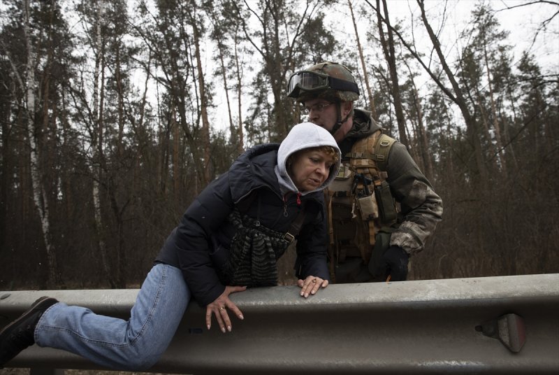 Çatışmaların arasında tahliye edilen Ukraynalıların kareleri