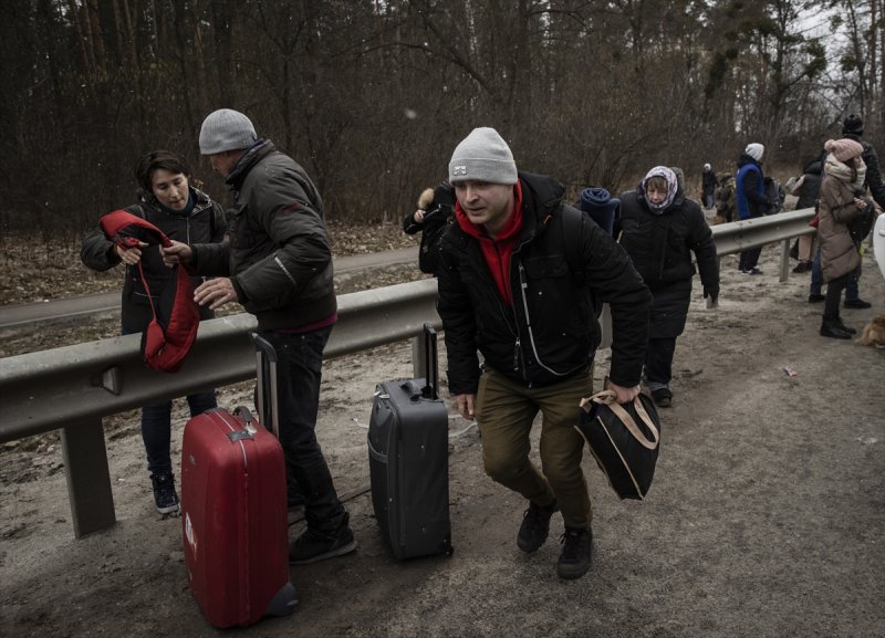 Çatışmaların arasında tahliye edilen Ukraynalıların kareleri