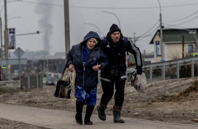Çatışmaların arasında tahliye edilen Ukraynalıların kareleri