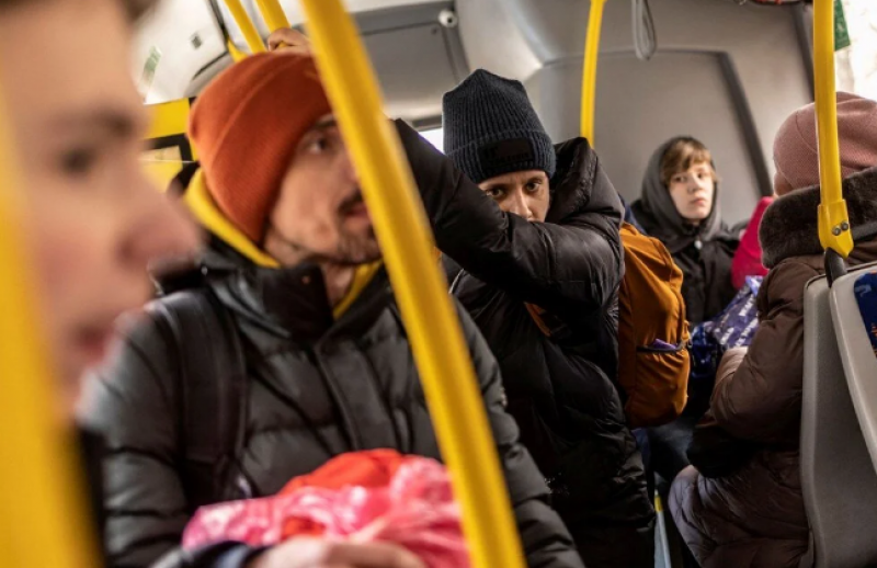 Çatışmaların arasında tahliye edilen Ukraynalıların kareleri