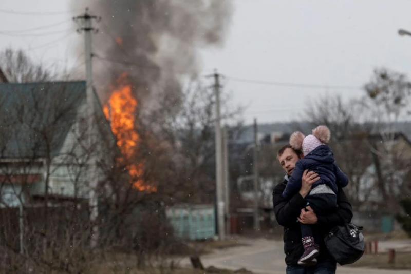 Çatışmaların arasında tahliye edilen Ukraynalıların kareleri