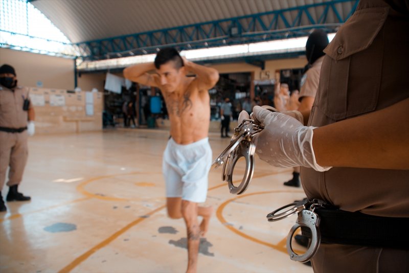 El Salvador hapishanelerinden birbirinden ilginç kareler