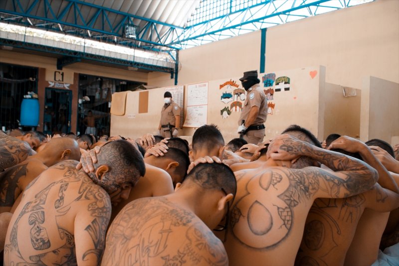 El Salvador hapishanelerinden birbirinden ilginç kareler