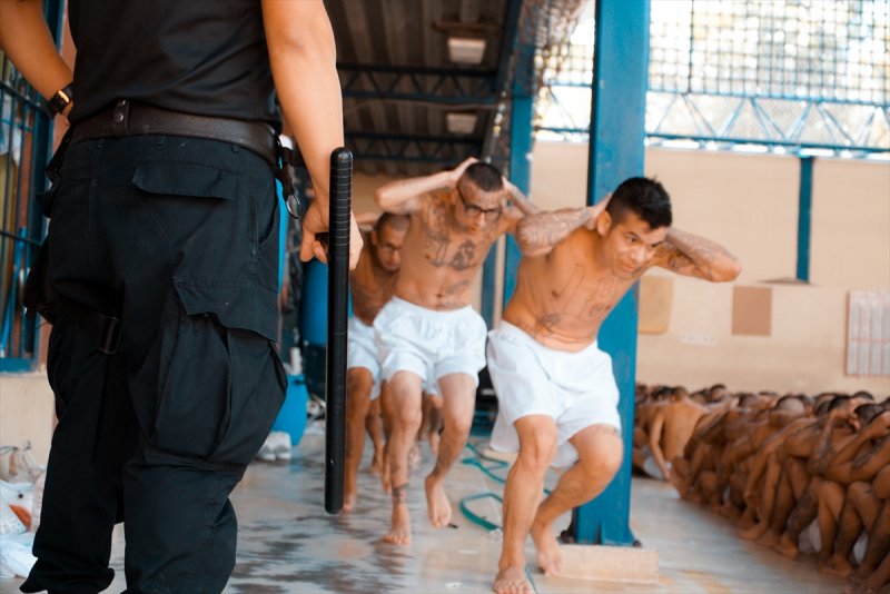El Salvador hapishanelerinden birbirinden ilginç kareler