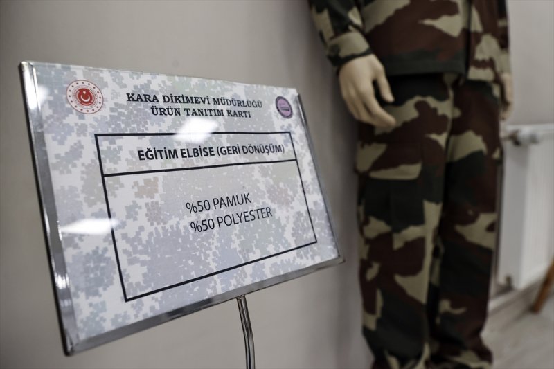 Kamuflajlı askeri elbiselerde Sıfır Atık dönemi