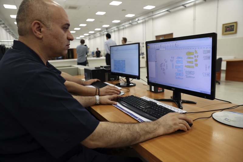 Kamuflajlı askeri elbiselerde Sıfır Atık dönemi