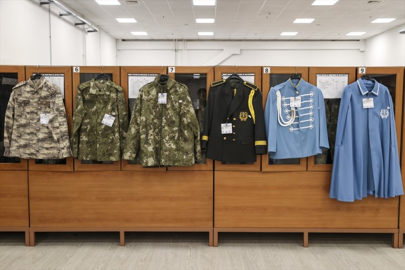 Kamuflajlı askeri elbiselerde Sıfır Atık dönemi