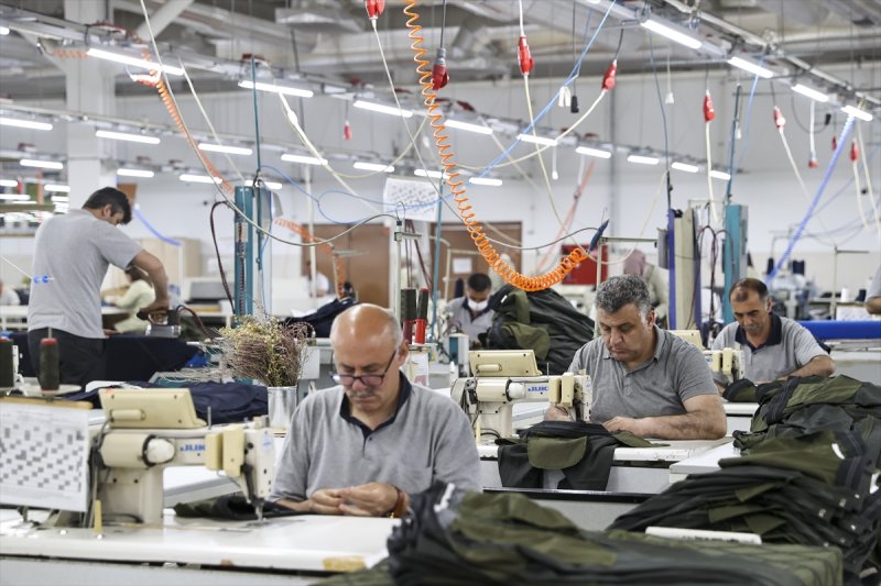 Kamuflajlı askeri elbiselerde Sıfır Atık dönemi