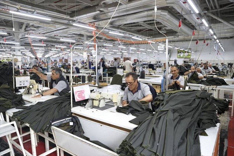 Kamuflajlı askeri elbiselerde Sıfır Atık dönemi