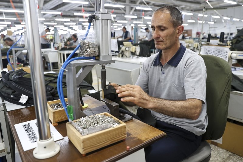 Kamuflajlı askeri elbiselerde Sıfır Atık dönemi