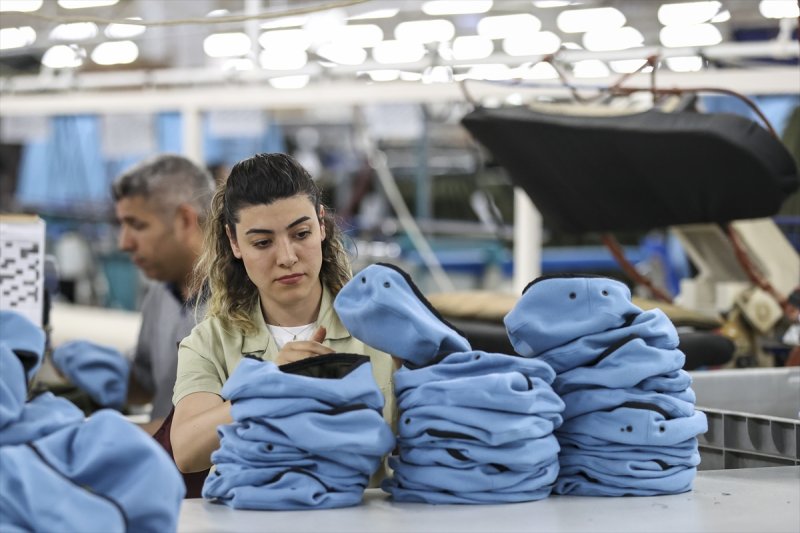 Kamuflajlı askeri elbiselerde Sıfır Atık dönemi