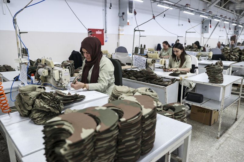 Kamuflajlı askeri elbiselerde Sıfır Atık dönemi