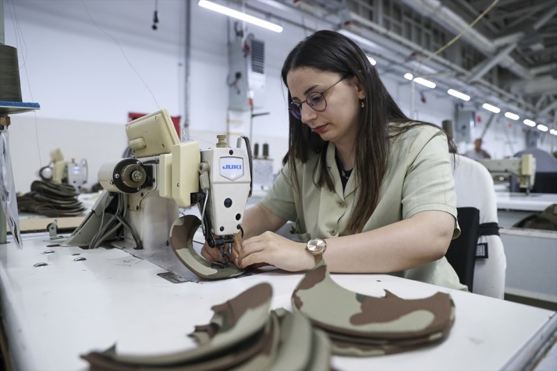 Kamuflajlı askeri elbiselerde Sıfır Atık dönemi