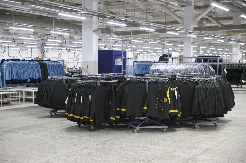 Kamuflajlı askeri elbiselerde Sıfır Atık dönemi