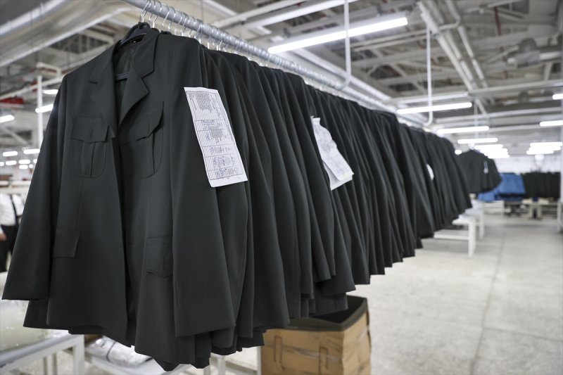 Kamuflajlı askeri elbiselerde Sıfır Atık dönemi