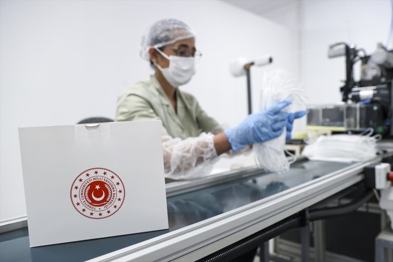 Kamuflajlı askeri elbiselerde Sıfır Atık dönemi